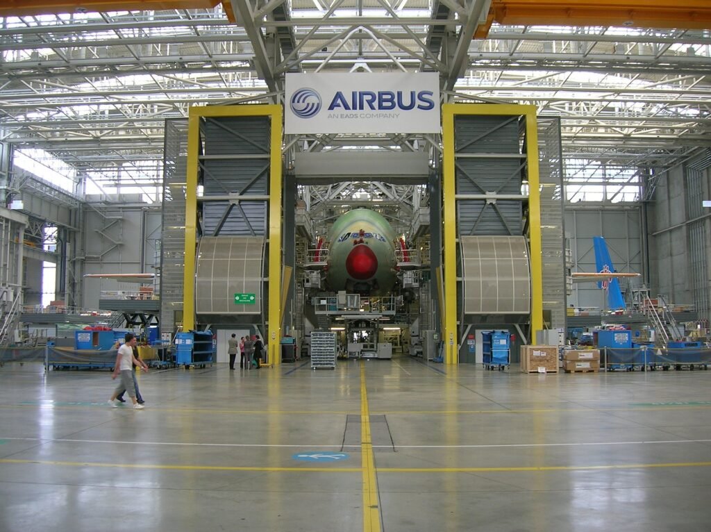 Just-in-Time process showing demand, material delivery, production, and finished products