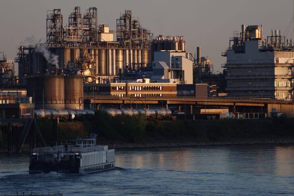 Supply chain shipment tracking helps identify delivery delays